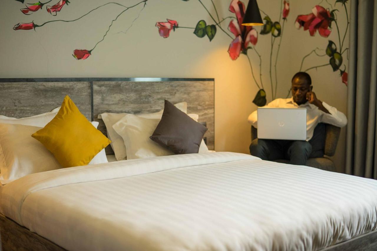 Urbano Hotel By Roots Accra Buitenkant foto